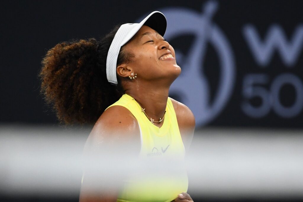 ‘Kendimle gurur duyuyorum’: Naomi Osaka, Brisbane’deki geri dönüş maçından galibiyetle ayrıldı