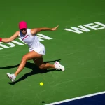 Iga Swiatek, sakatlık yaşayan Wozniacki'nin maçı bırakmasının ardından Indian Wells'te yarı finale yükseldi